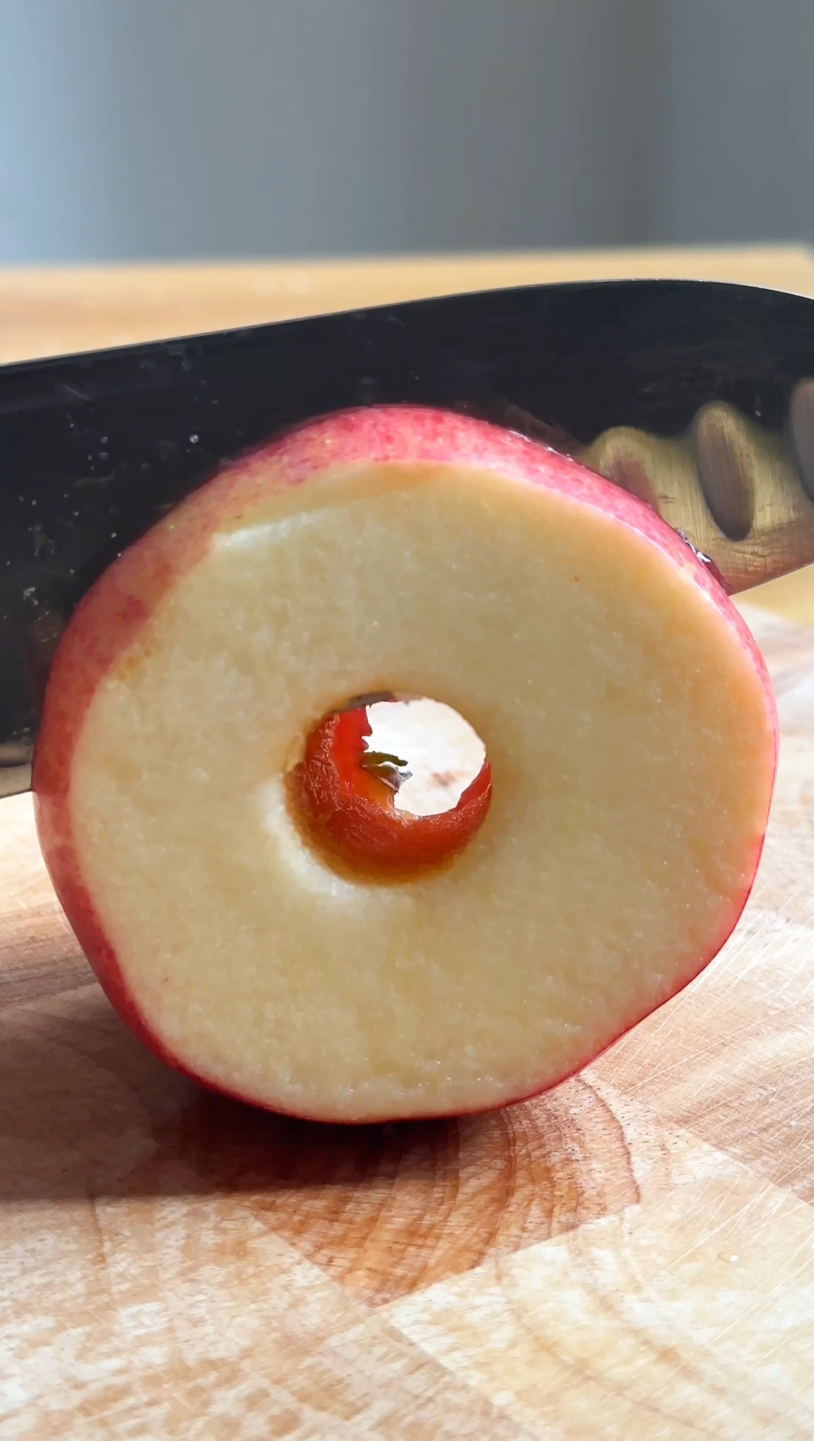 slicing apple