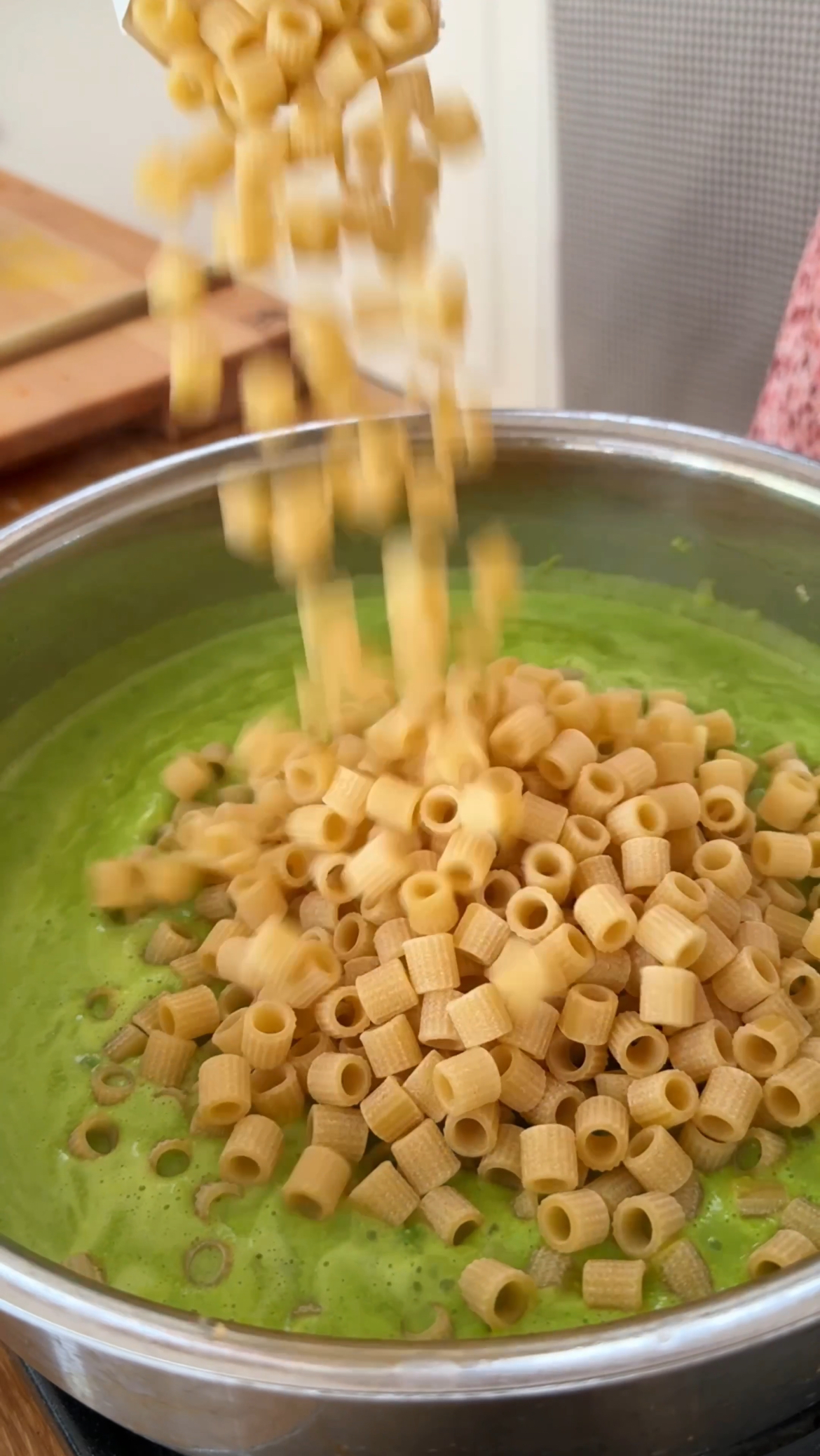 adding pasta to the peas