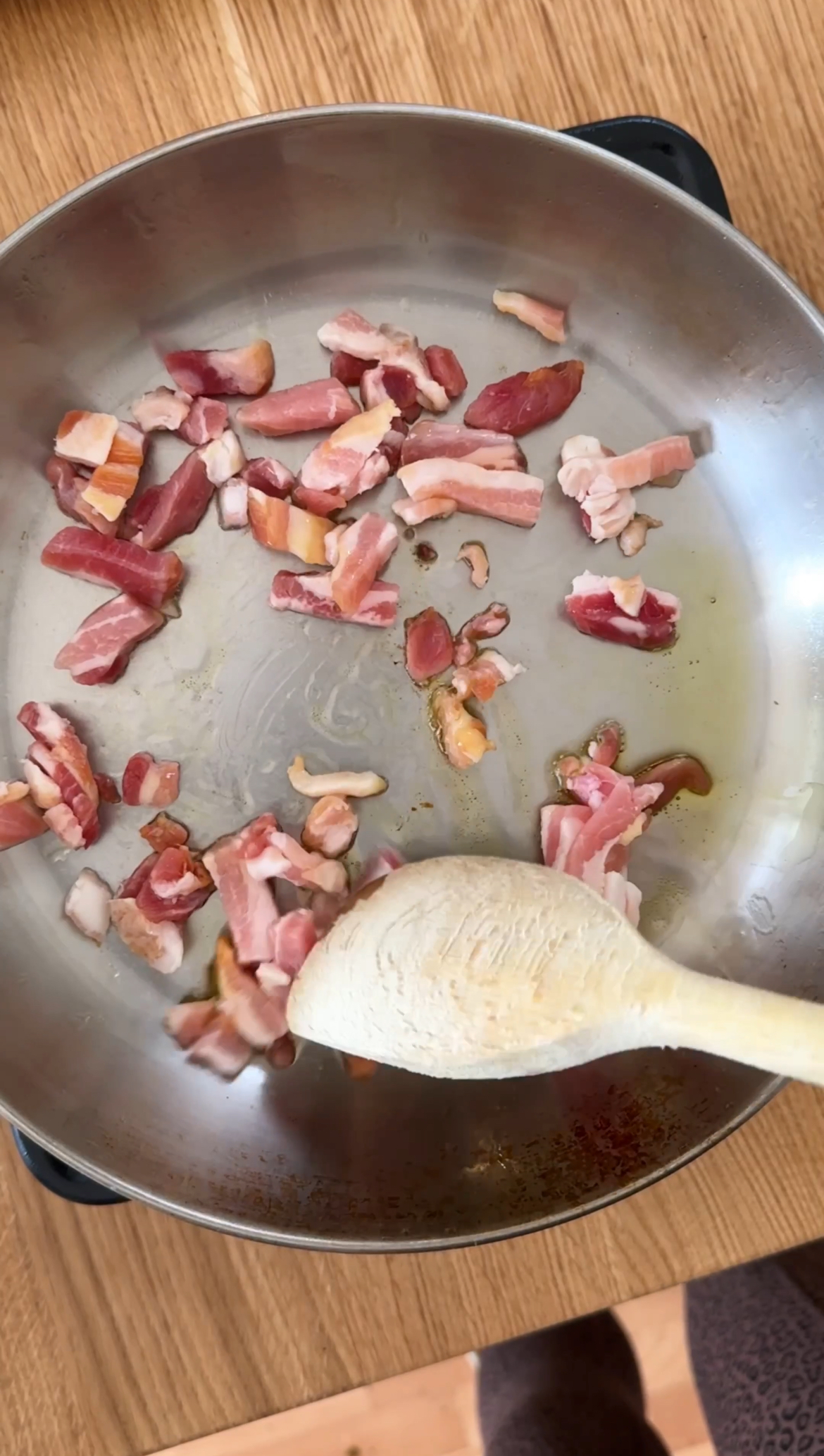 FRYING PANCETTA FOR PASTA IN GREEN SAUCE