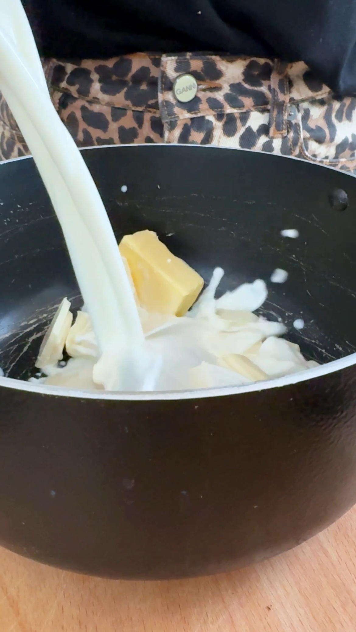 melting white chocolate for pistachio cream