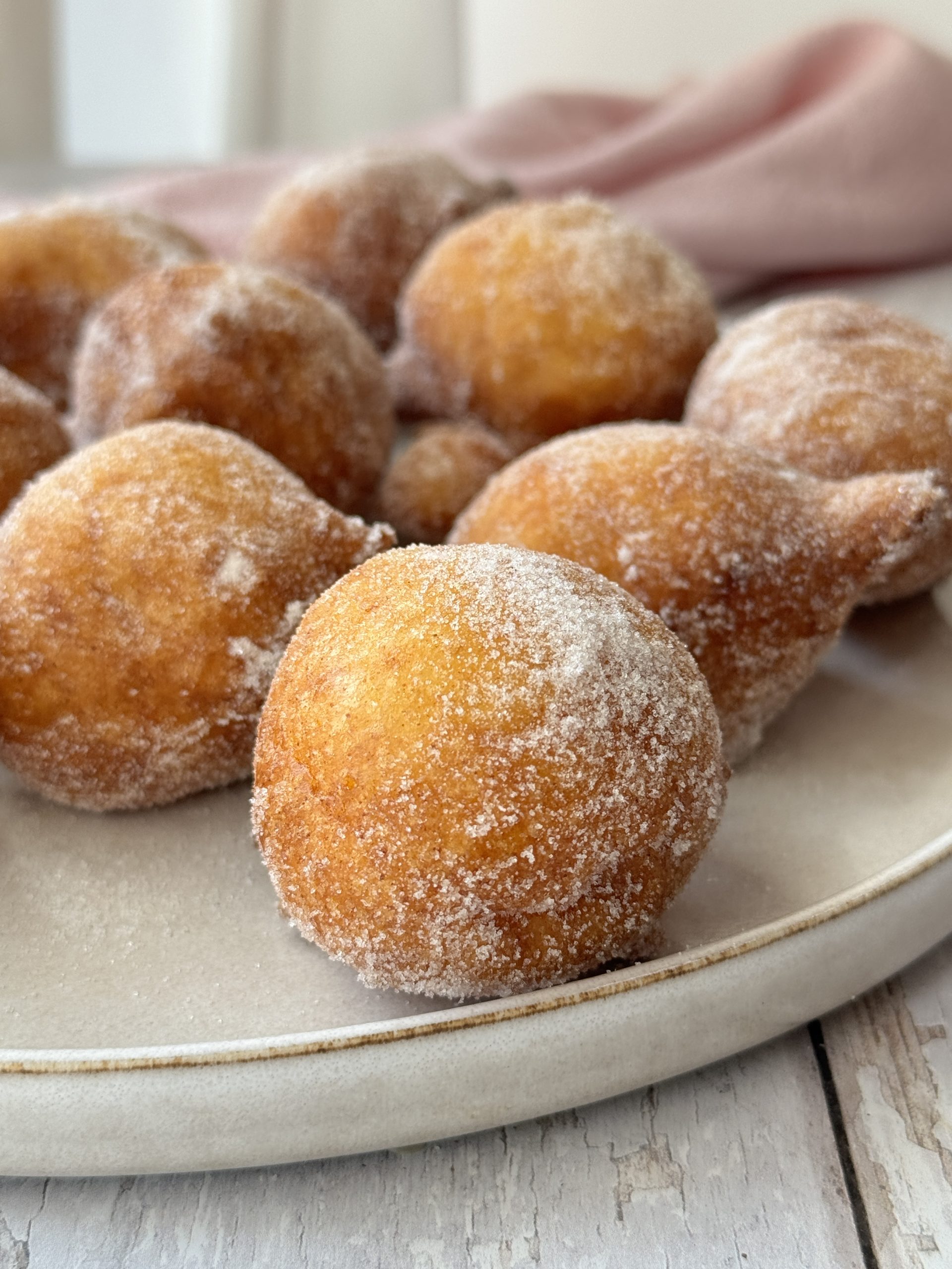 sfingi doughnuts on plate