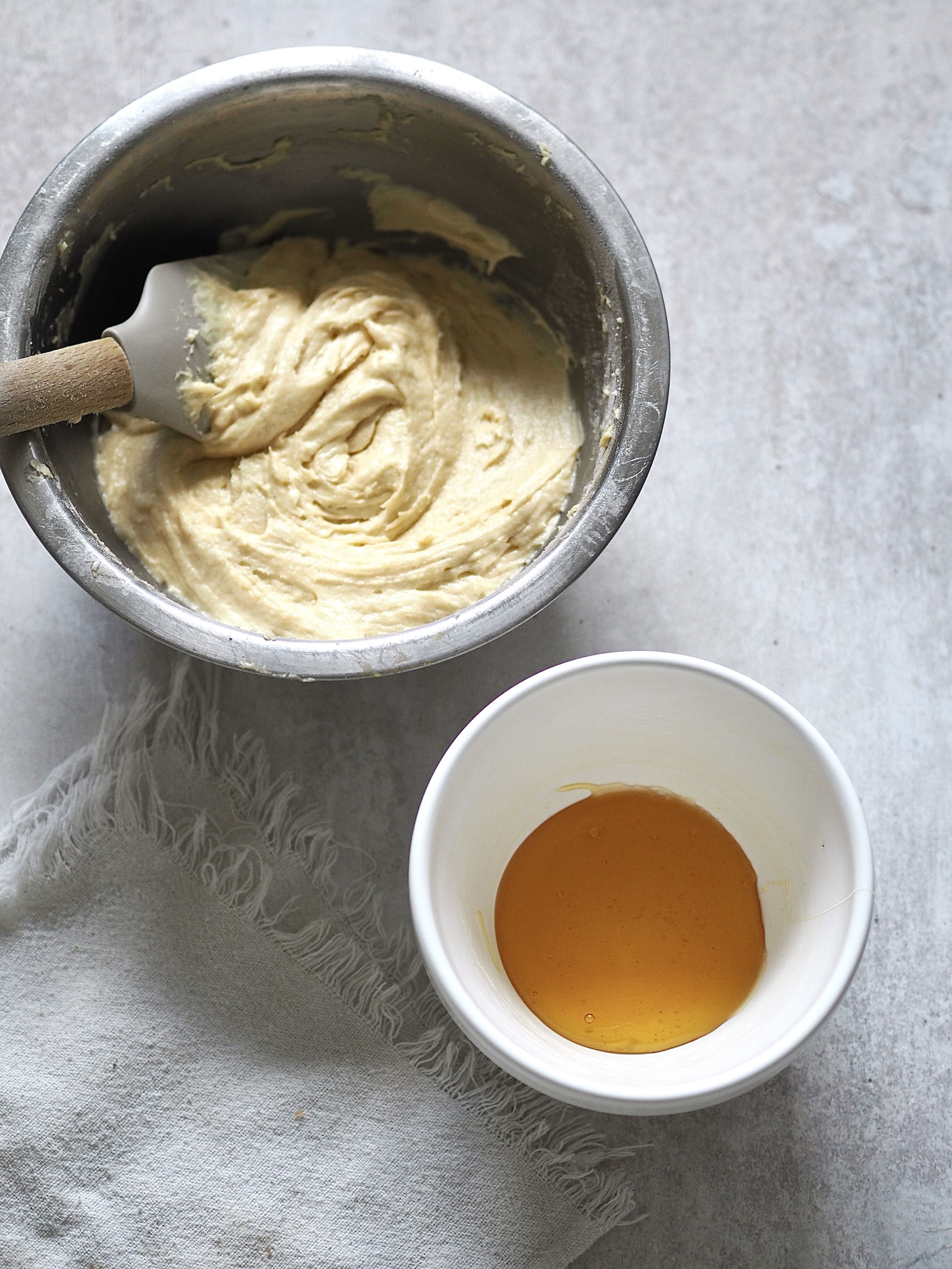 4.	Spoon the golden syrup into the bottom of the prepared bowl and spread to cover the base. Spoon the batter on top.