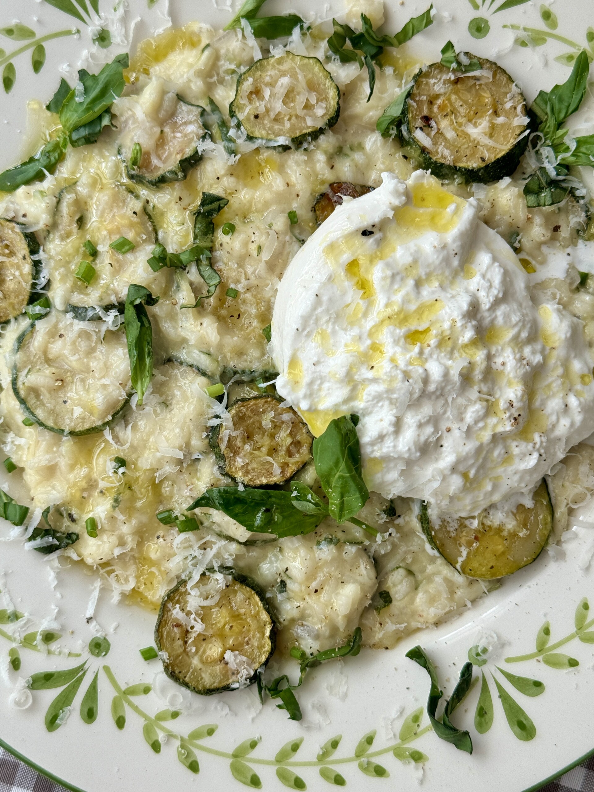 risotto di zucchini close up with burrata 