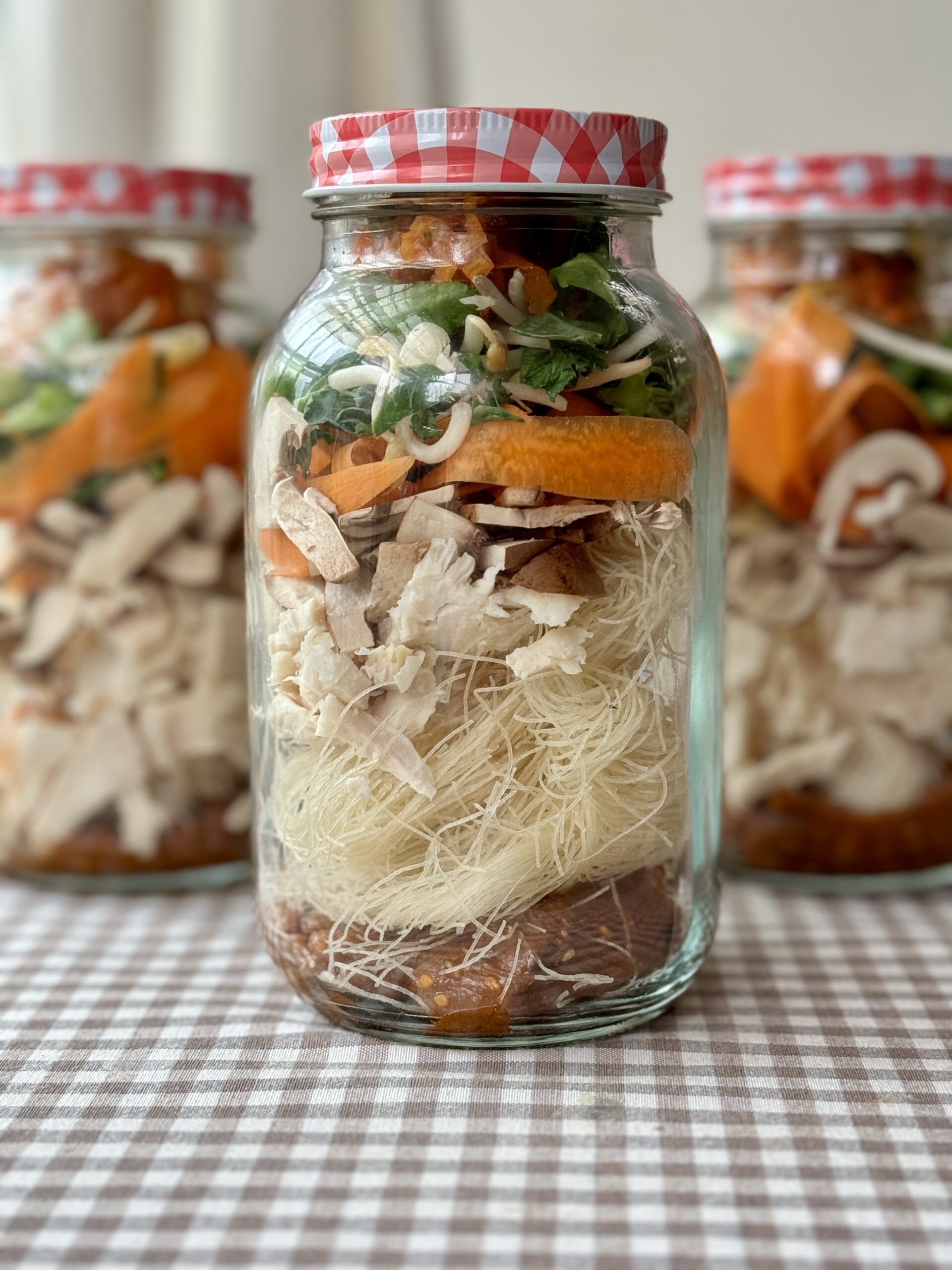 gut healthy creamy peanut mason jar noodles