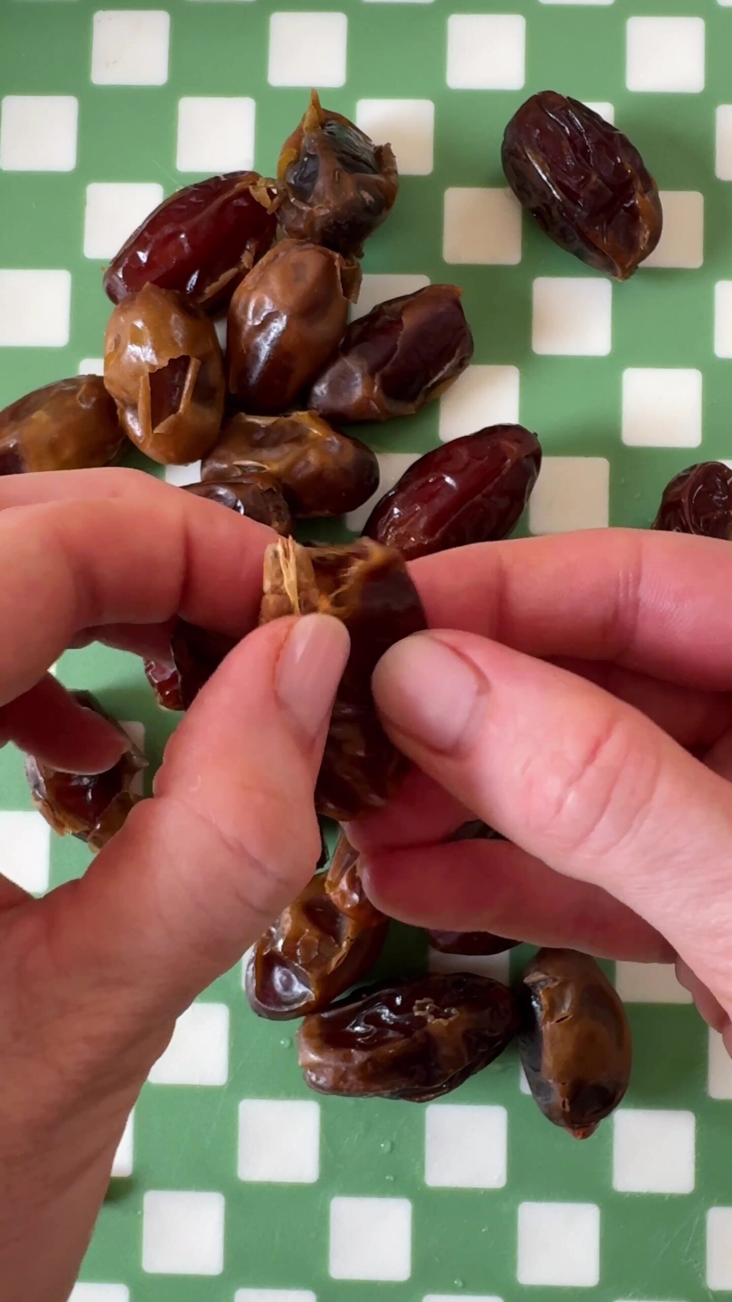 Removing stones from dates