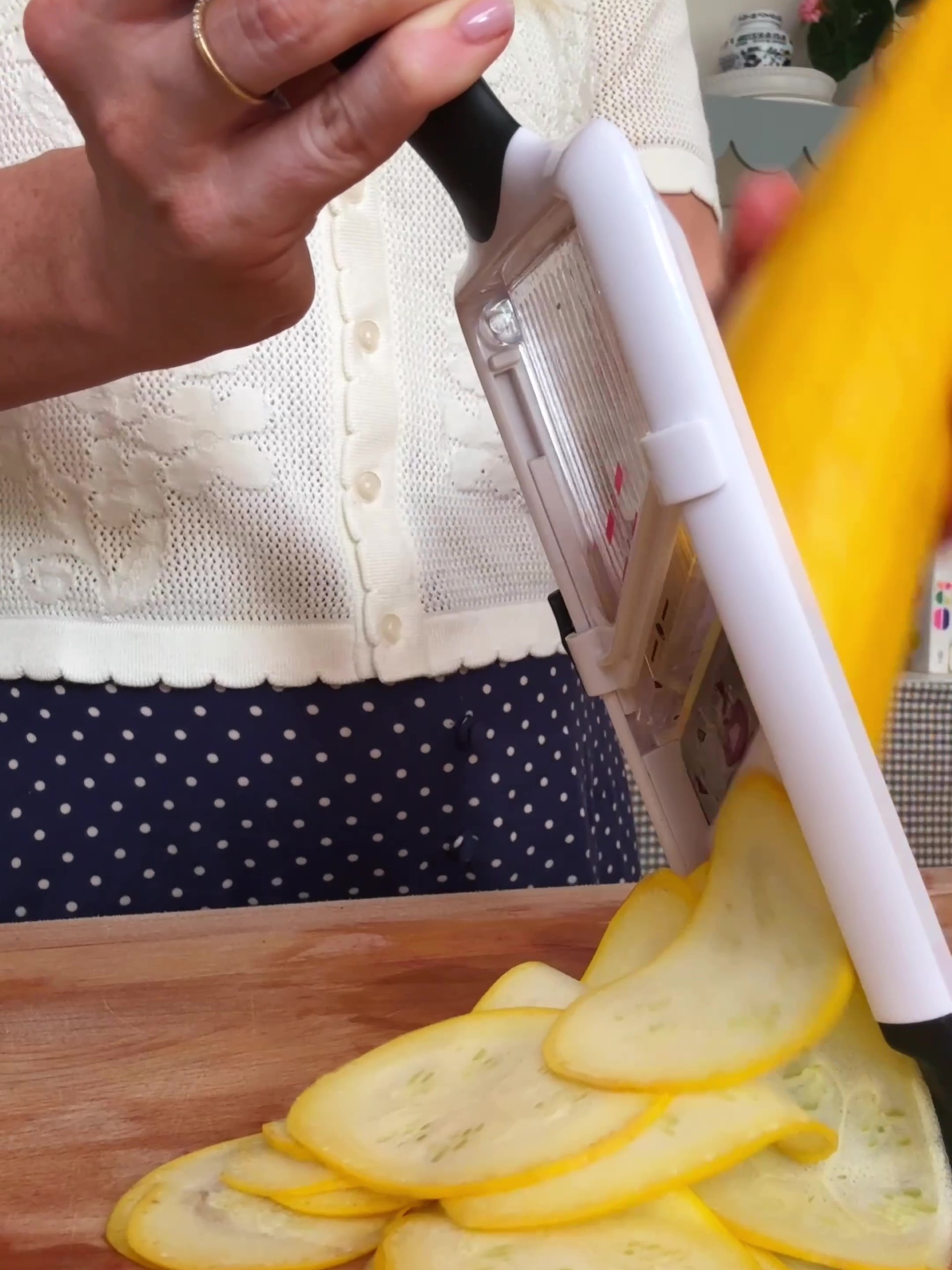 Slice the courgettes thinly