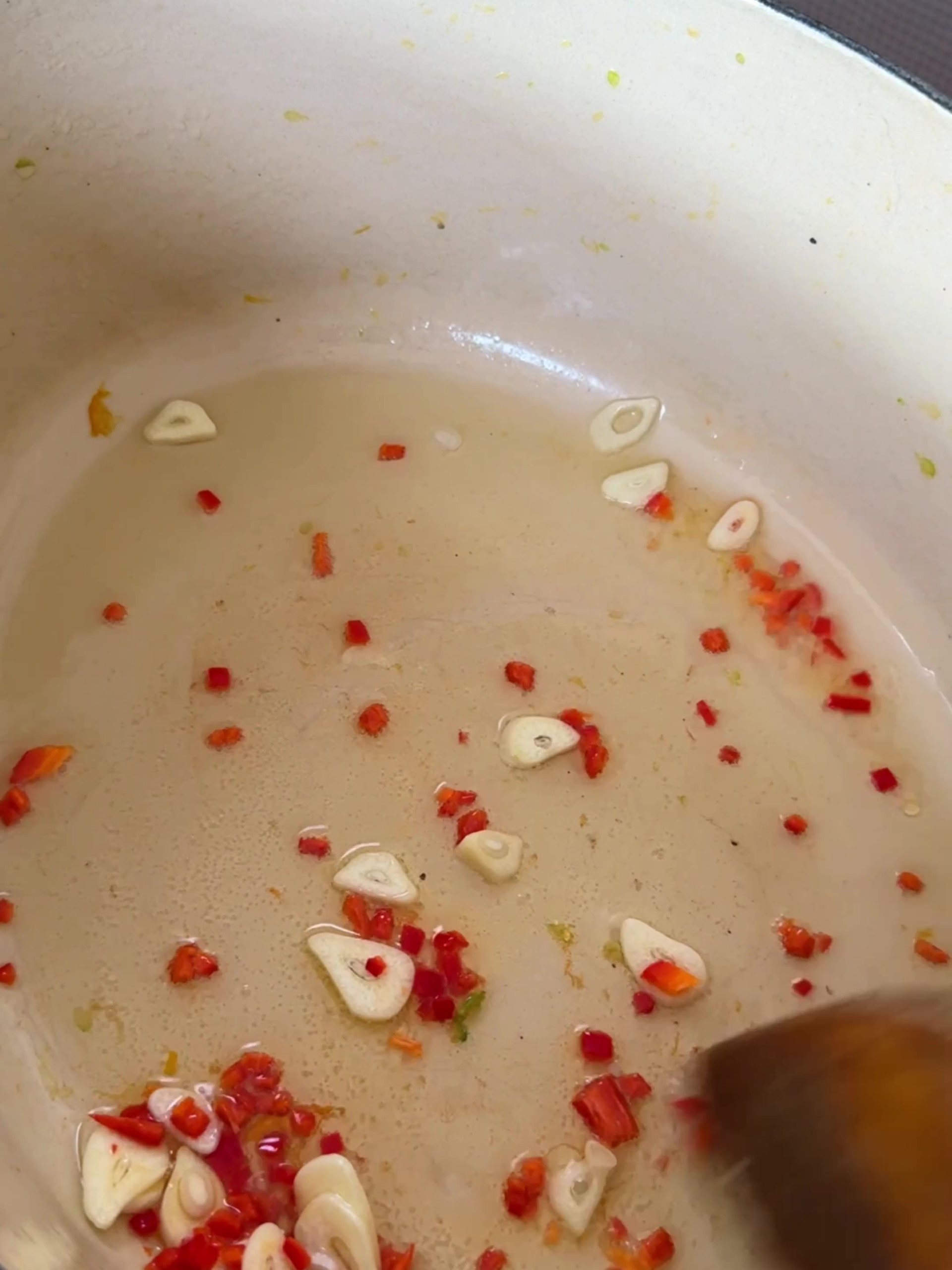 Frying garlic and chilli