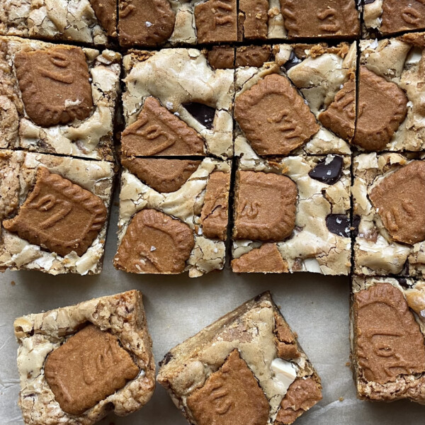 biscoff blondies on parchment paper