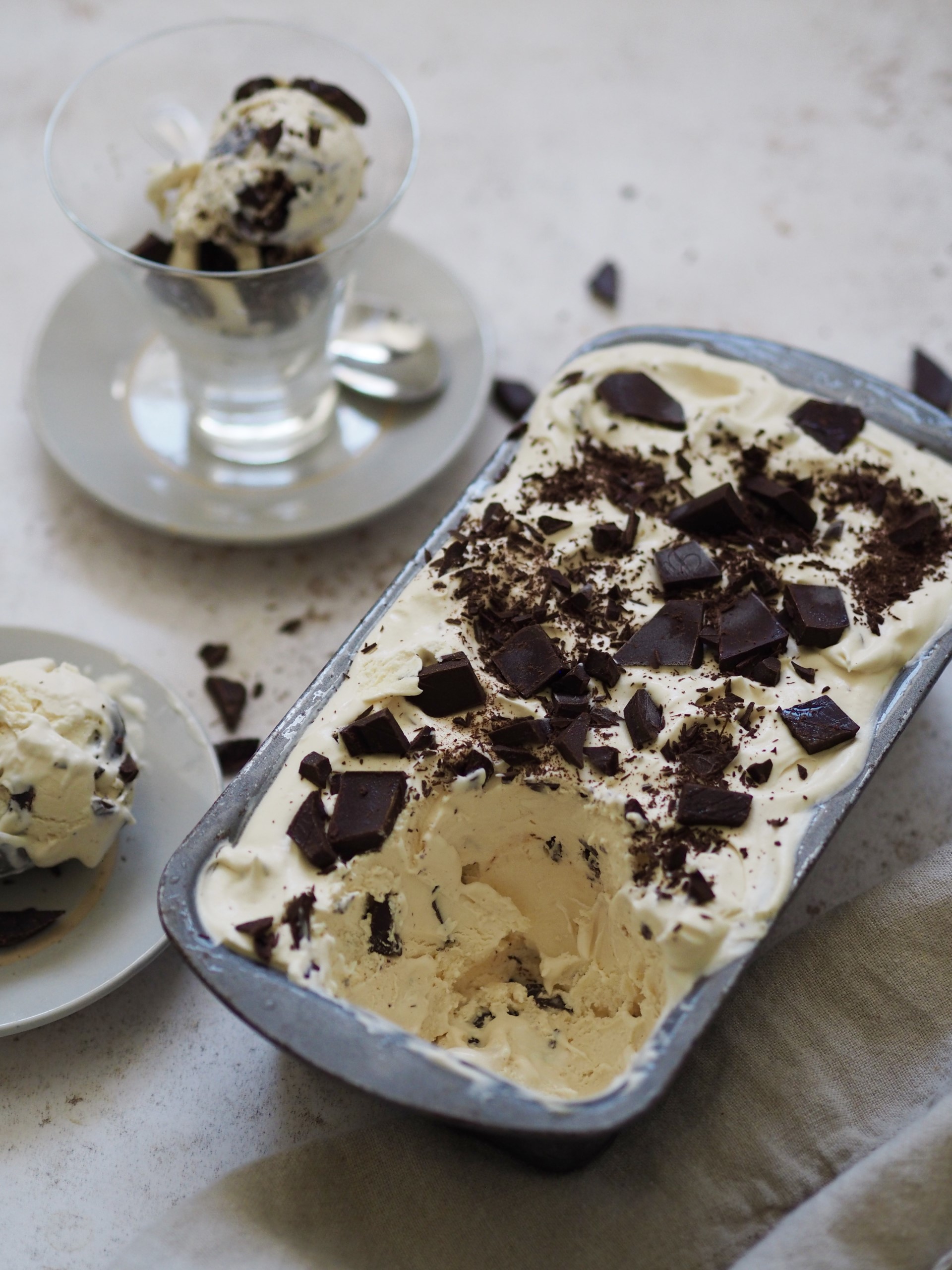 Serving Ice cream with Baileys in bowls