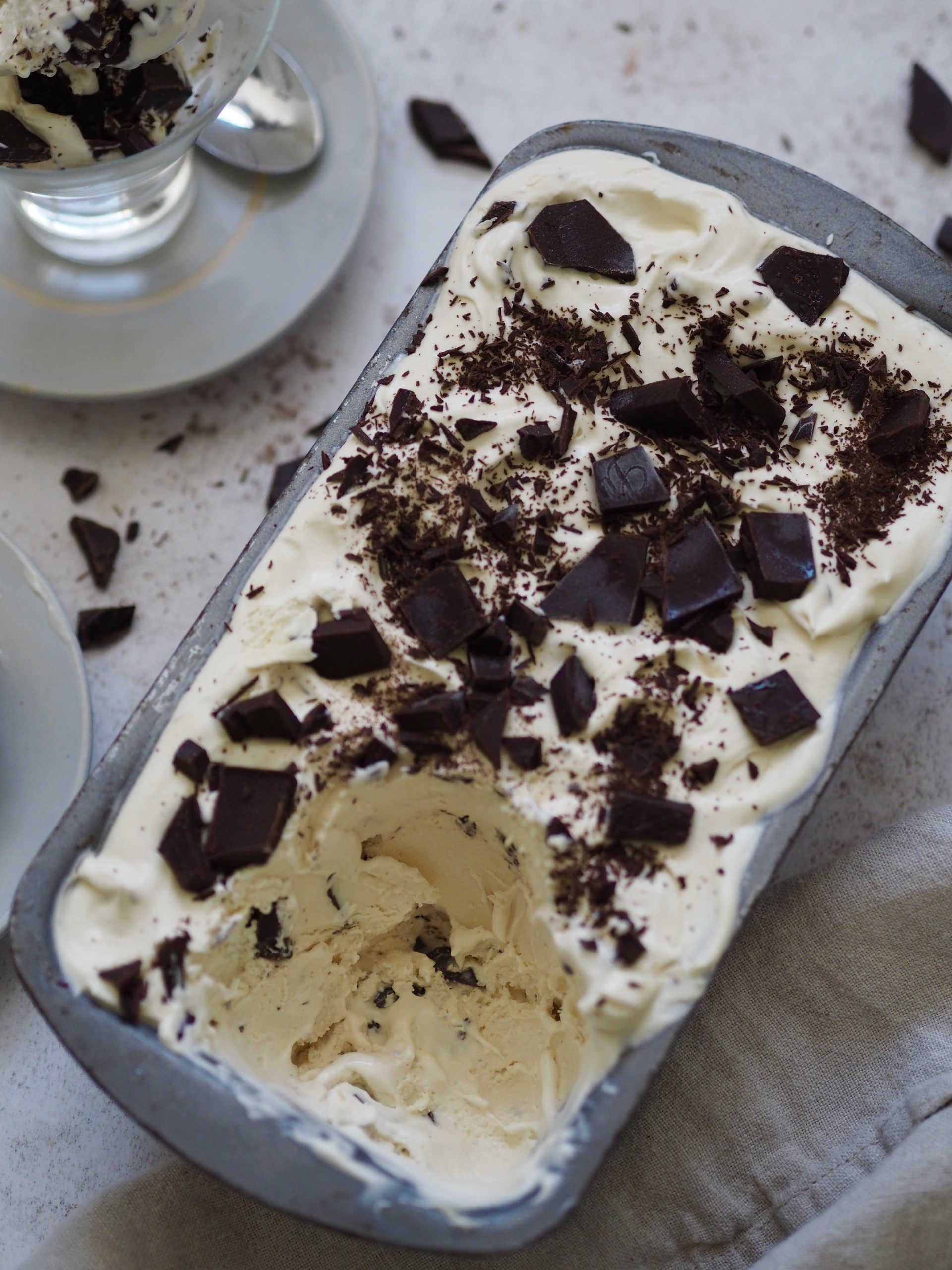 Baking tin with Ice cream with Baileys