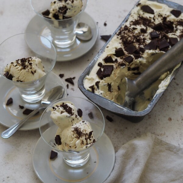 Serving Ice cream with Baileys in bowls