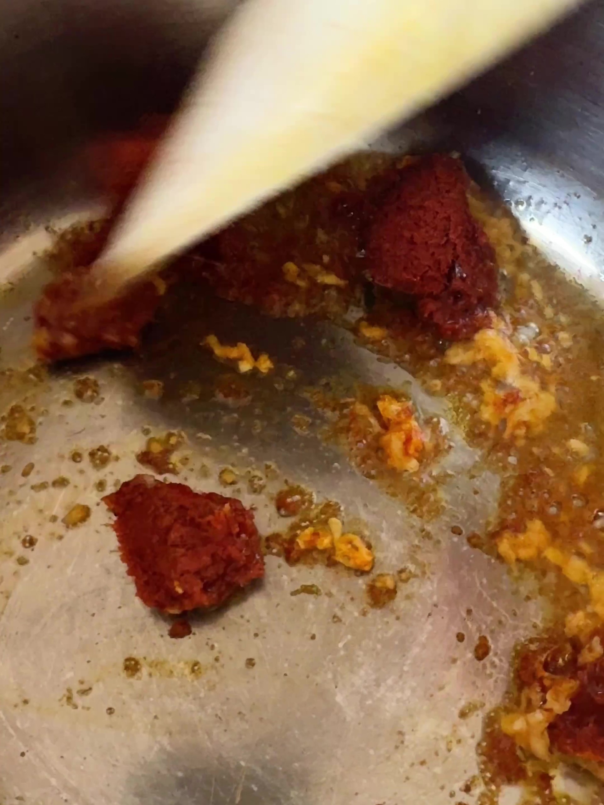 Adding curry paste to wonton soup