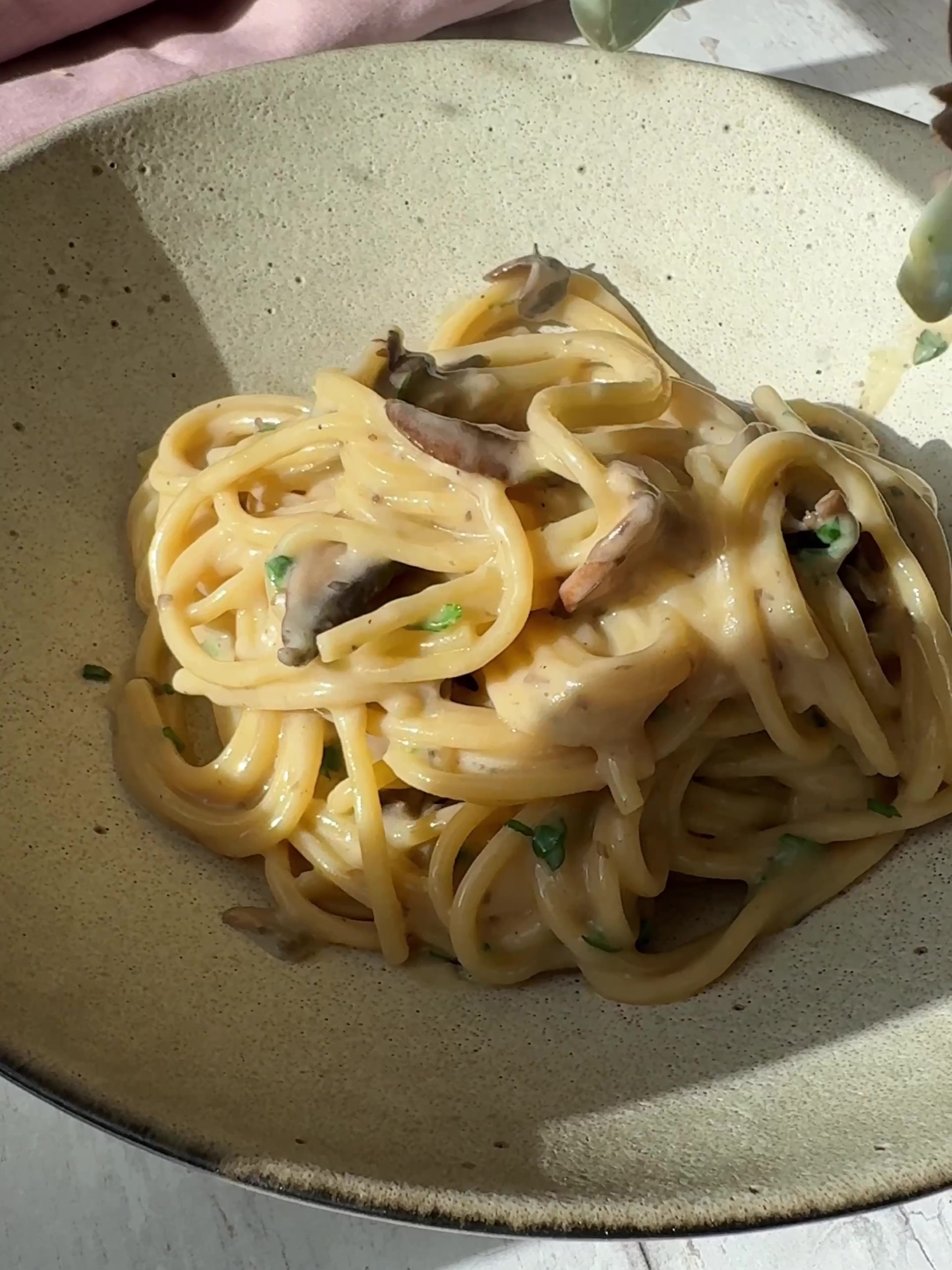 Dividing the pasta into bowls.