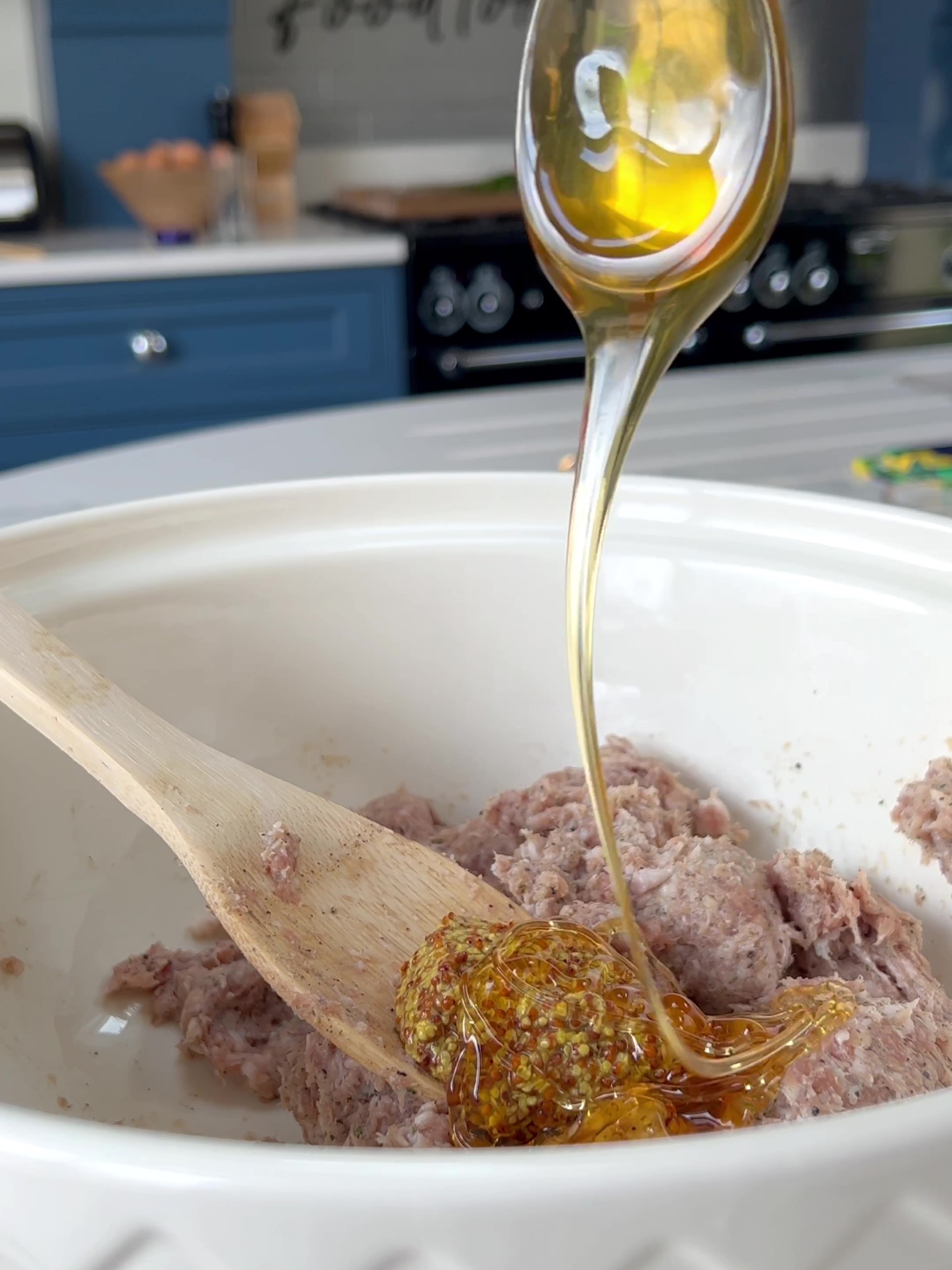 Adding honey to sausage meat