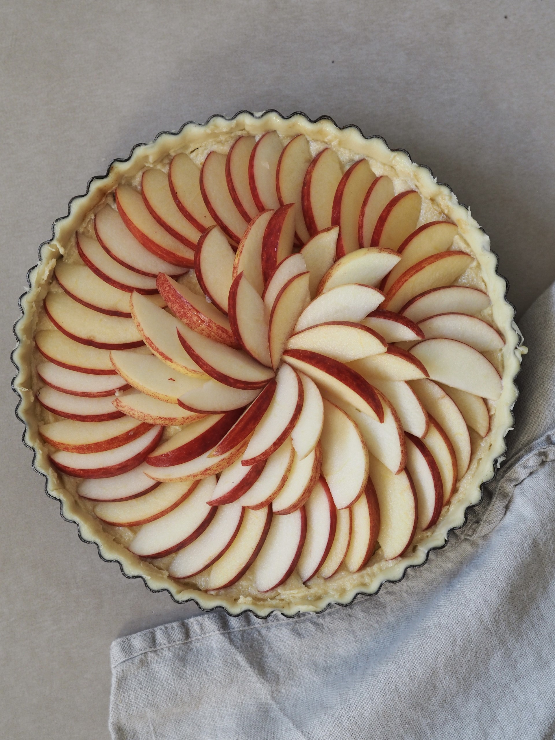 Arranging the apples in the baking dish