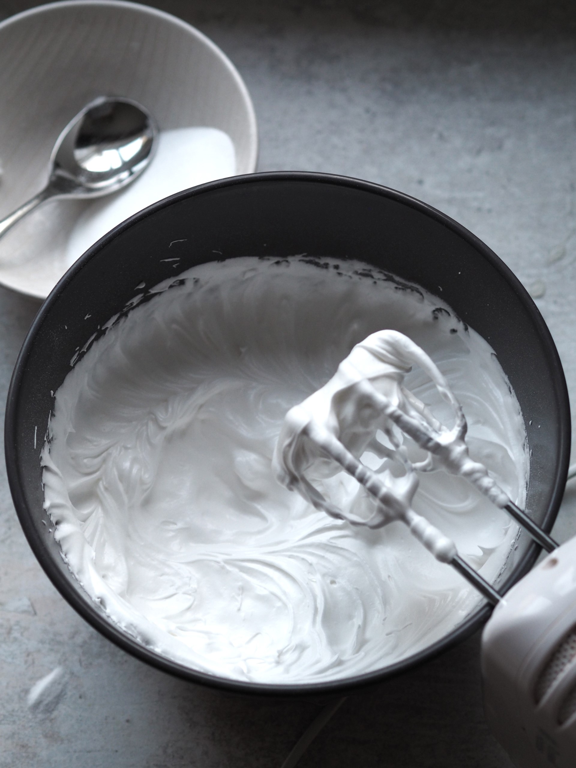 Whisking eggs with an electric blender