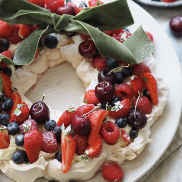 Pavlova on serving plate