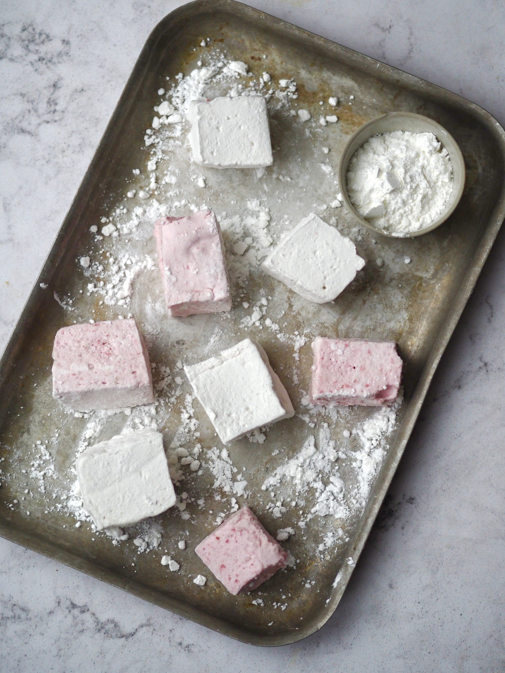 
Marshmallows
 on a baking tray