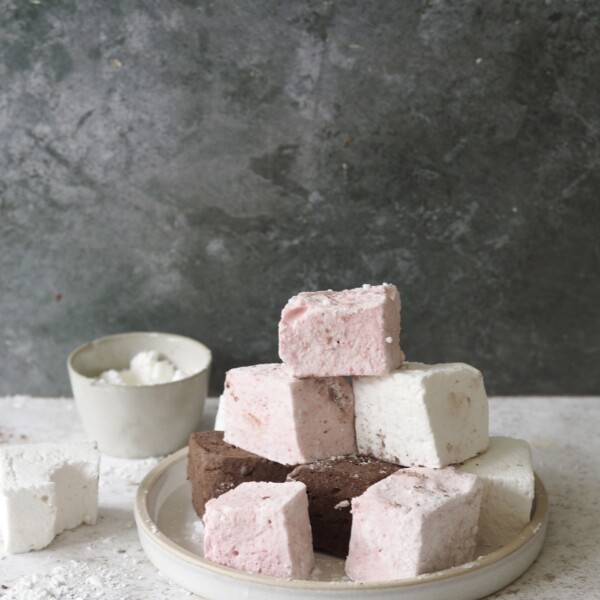 Marshmallows in a plate