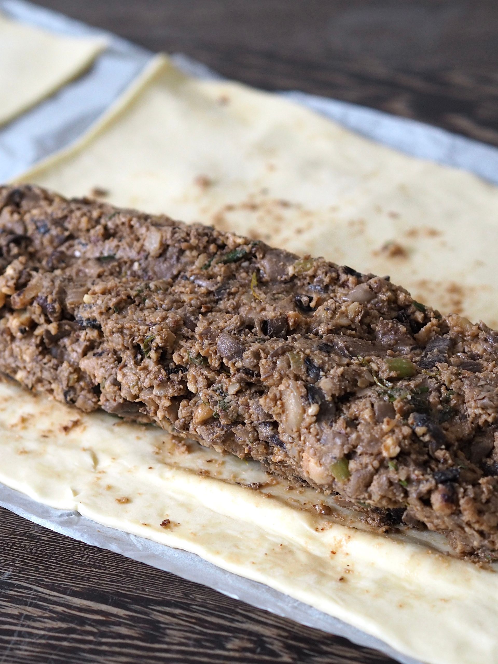 Unrolled pastry with the vegetable mixture