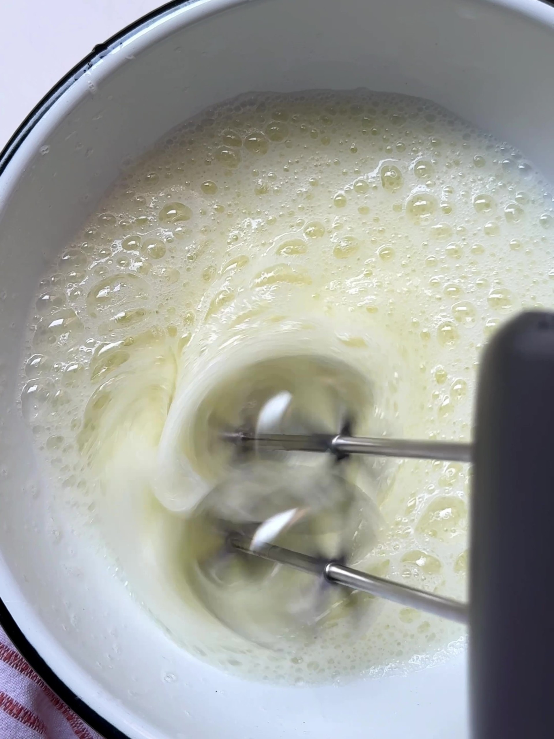 Mixing egg white with an electric blender