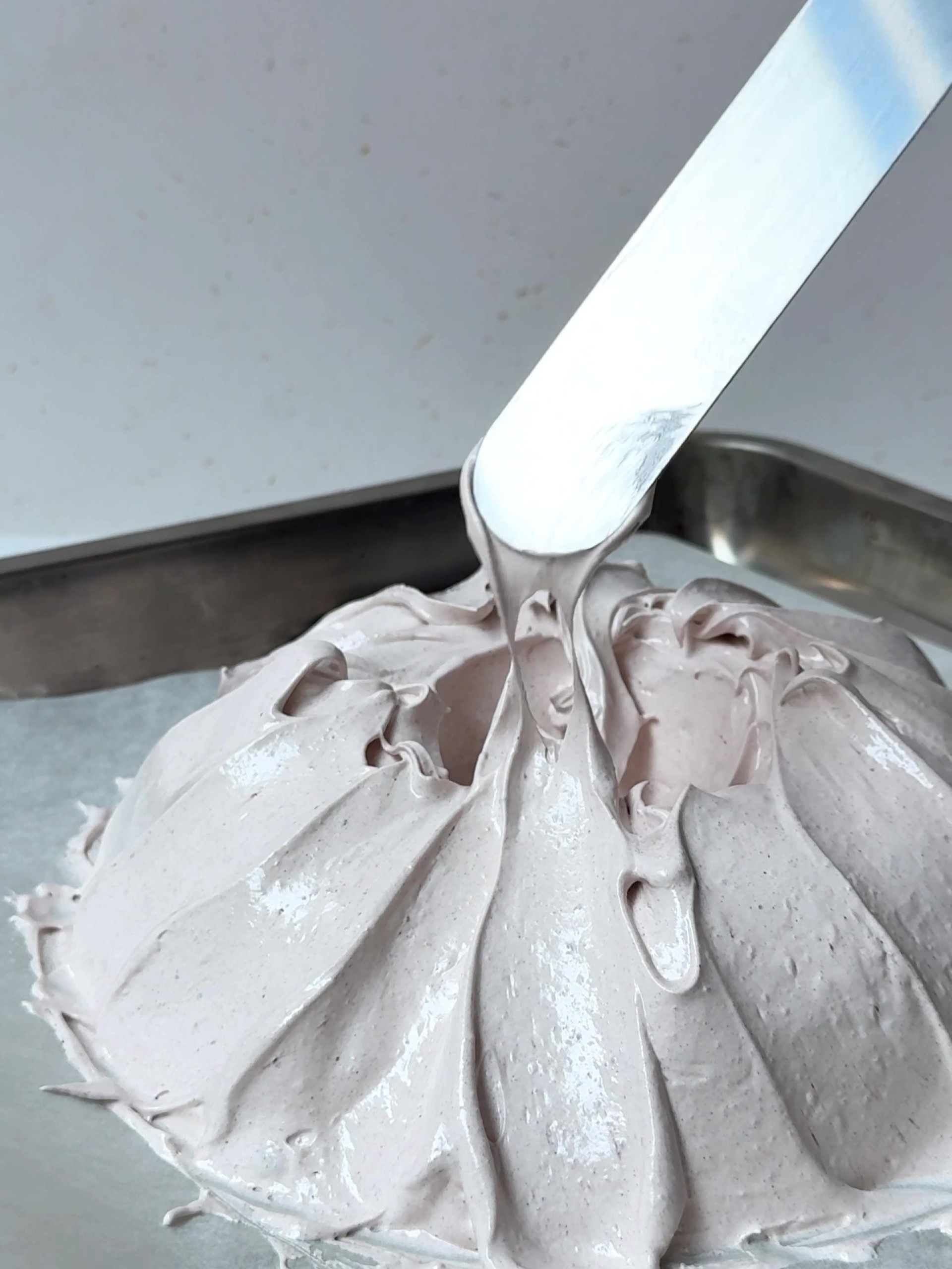 Forming the merengue into a pavlova shape