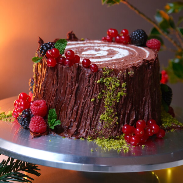 buche de noel on a cake stand.