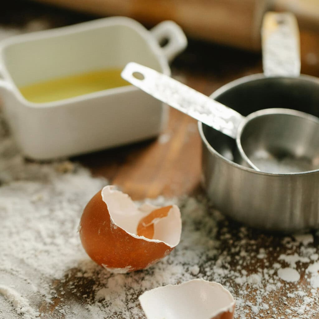 How Many Cups in a Quart? (Conversion Guide) Desert Island Dishes