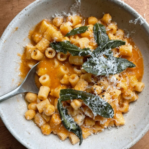 cucina povera example of pasta e ceci.