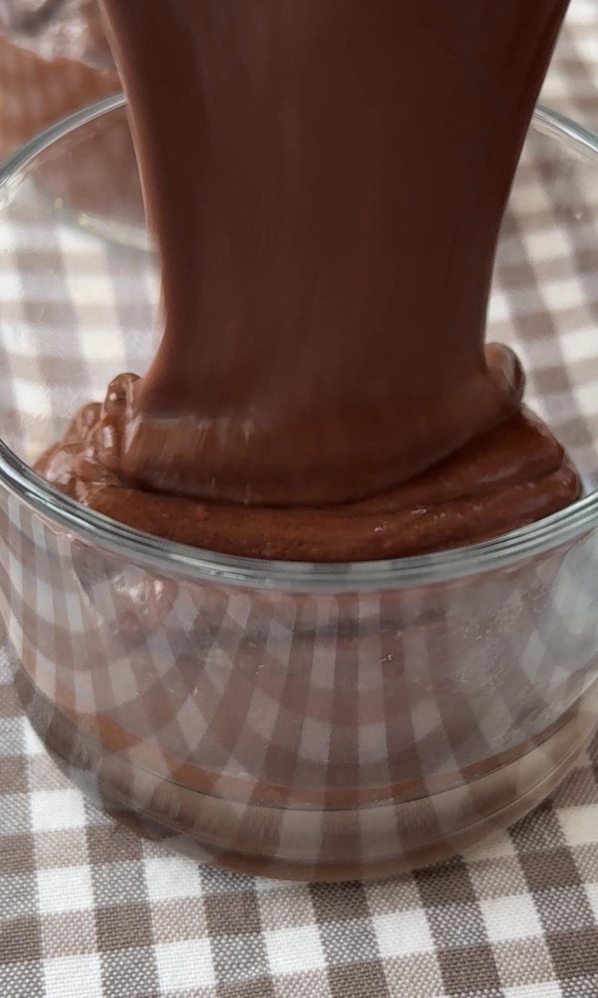 filling the ramekins to make budino.